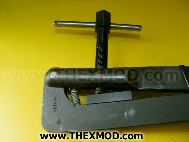 Brake Shoe Removal - M1031-2