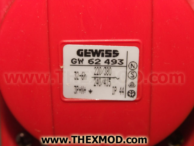 Socket - Surface - 3 Phase 5 Pin - 32 AMP IP44 - -3
