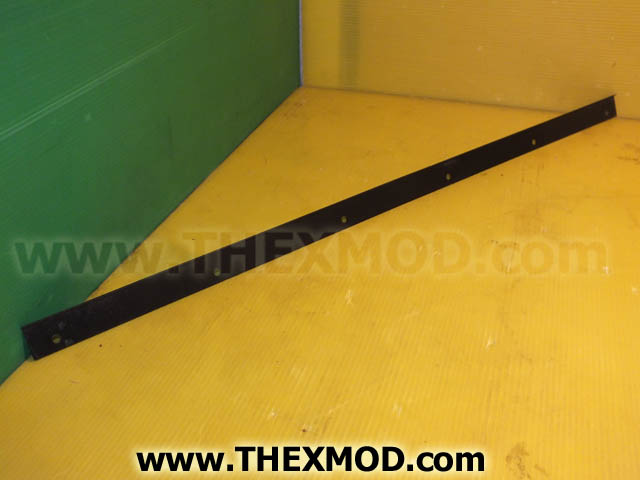 Retainer Mudflap - 7185784-1