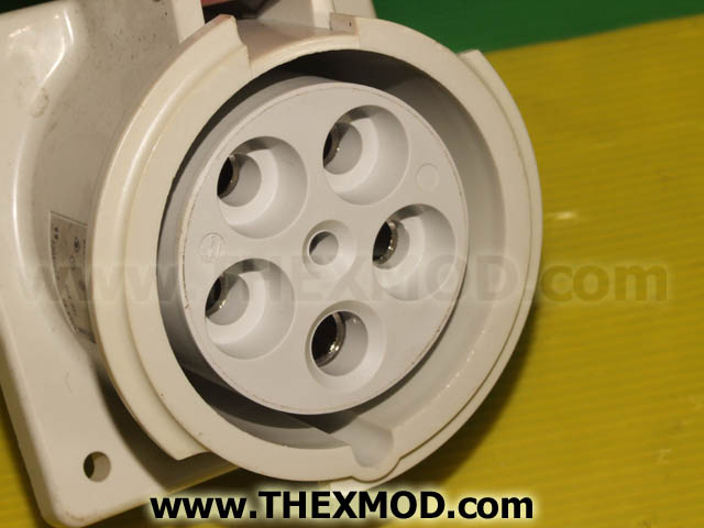 Socket - Panel Mount - 415V - 125A - 5 Pin + Eart-2