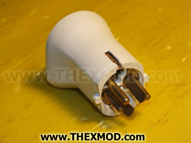 Travel plug Adaptor - 13a - Worldwide - TRA3-2