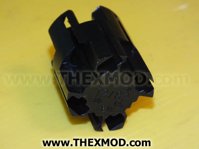 Adaptor - 8 outlets - 28.50mm dia - 35.50mm- 12/82-2