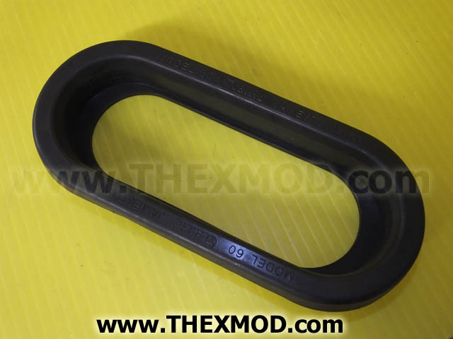 Grommet Oval Black - Truck-lite 60 60700-1