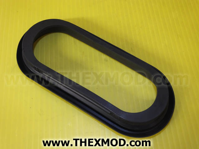 Grommet Oval Black - Truck-lite 60 60700-2
