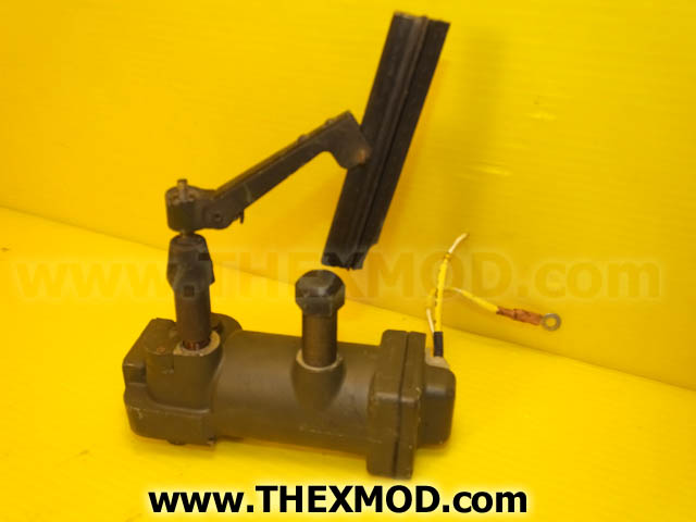 Wiper Motor and Blade - FV696940 - Take Off -1