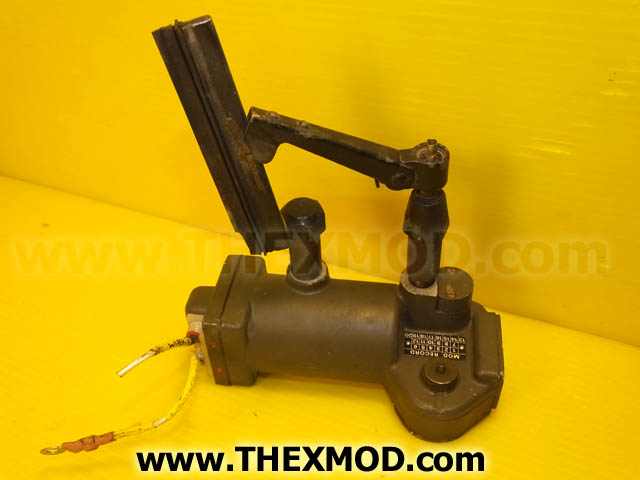 Wiper Motor and Blade - FV696940 - Take Off -2