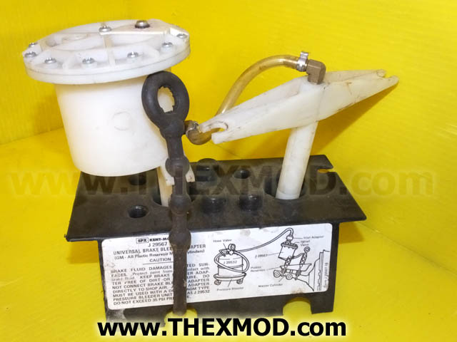 Adaptor Brake Fluid - J29567-1