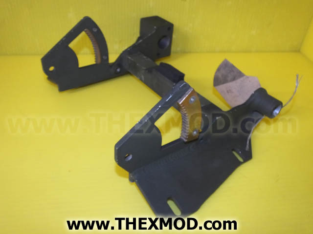 Shoulder rest - drivers seat - FV2031208-1
