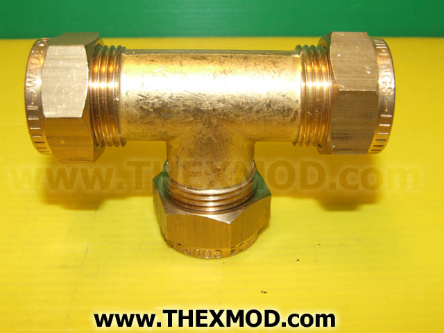Connector - Pipe - Tee - 3/4 In BSP - 5/8 In Tube-1