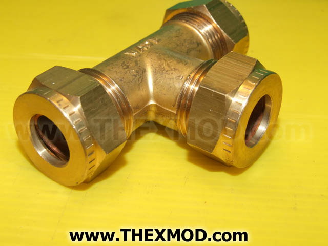 Connector - Pipe - Tee - 3/4 In BSP - 5/8 In Tube-2