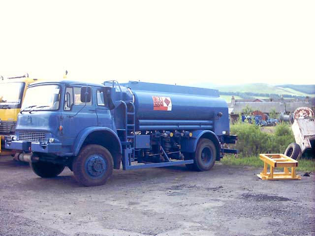 Vehicle : Bedford MJ 5000 liter fuel bowser-1