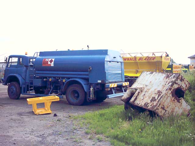 Vehicle : Bedford MJ 5000 liter fuel bowser-2