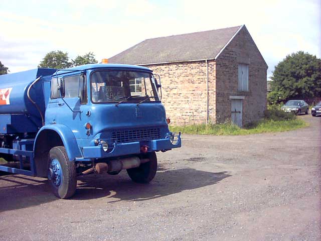 Vehicle : Bedford MJ 5000 liter fuel bowser-3