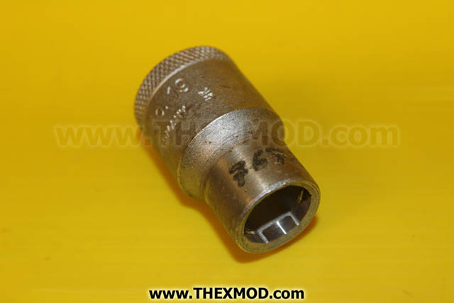 Spanner Valve Seat Bolt Box - 7672798151-2