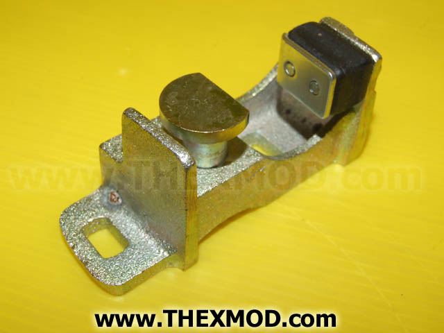 Striker Door Lock - RH - ALR7056-2