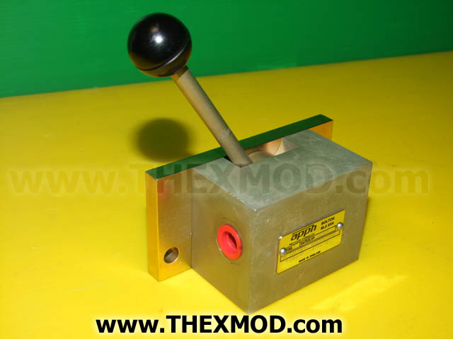 Valve Control Linear Directional - HC102989-1